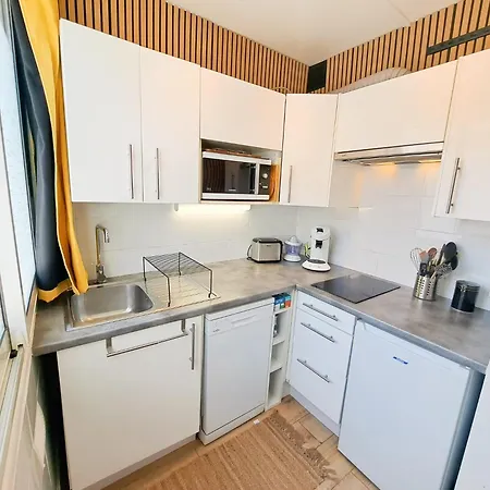 Apartment Les Amoureux - T2 Hyper Centre Ville, 100m Plage, A Pied, Wifi Royan