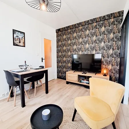 Les Amoureux - T2 Hyper Centre Ville, 100m Plage, A Pied, Wifi * Royan